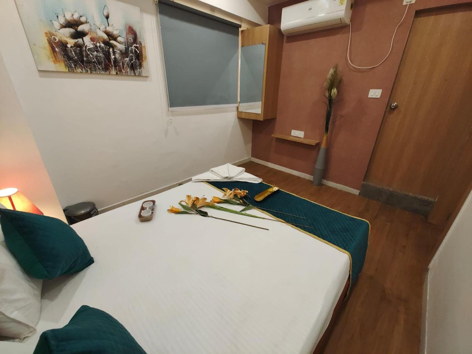 Hotel Prasang Surat Exterior photo