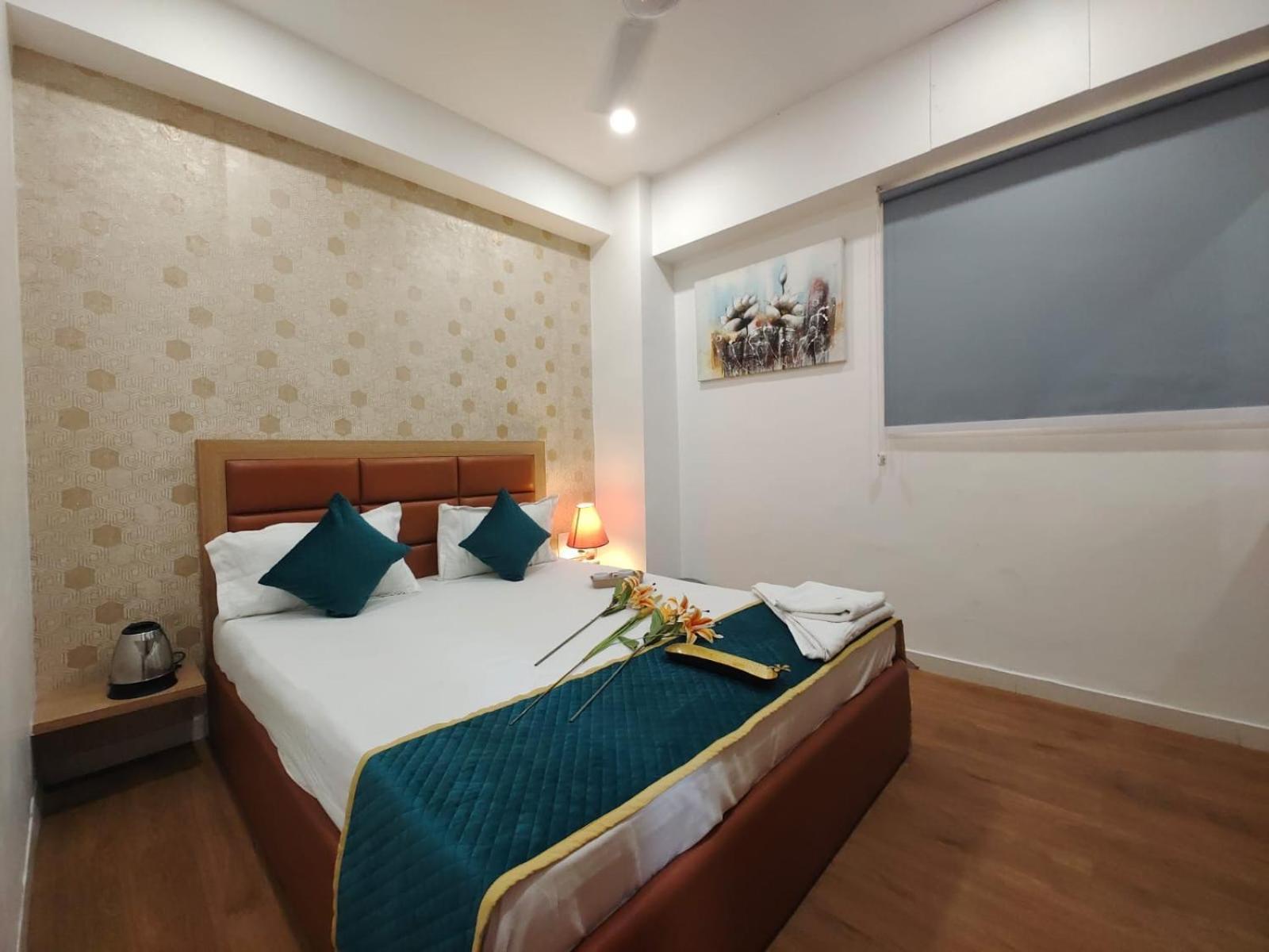 Hotel Prasang Surat Exterior photo